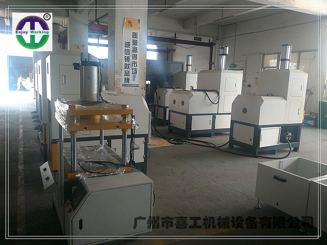 IMD熱壓成型機生產(chǎn)車間